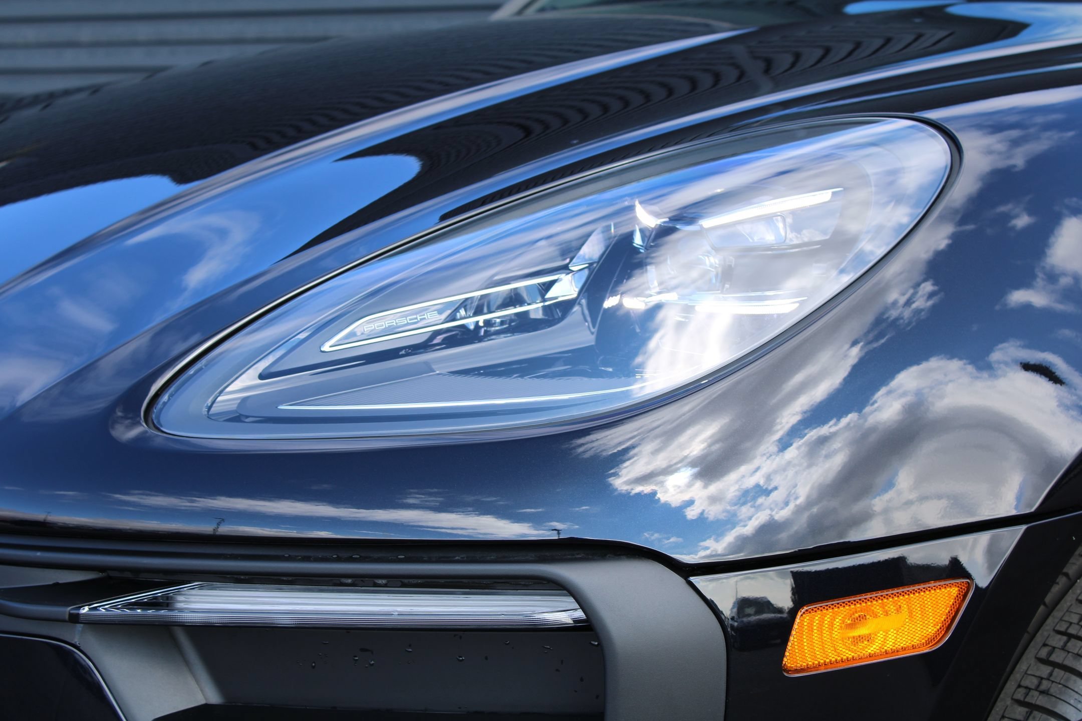 2026 Porsche Macan T - Photo 12