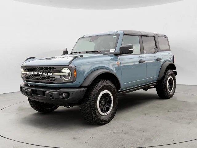 Used 2023 Green Ford  image 1