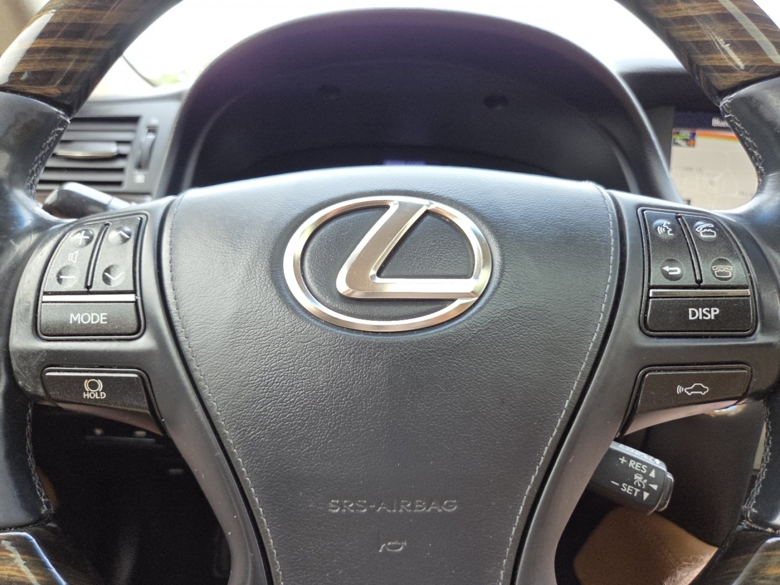 Used 2015 Pearl Lexus 460 image 32