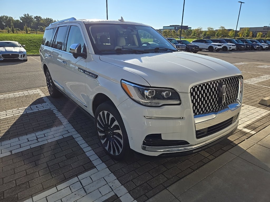 Used 2022 White Metallic Lincoln Black Label image 3
