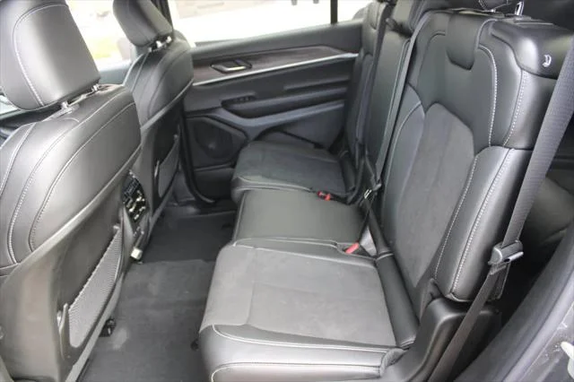 New 2026 Baltic Gray Metallic Clear-Coat Exterior Paint Jeep Laredo image 17