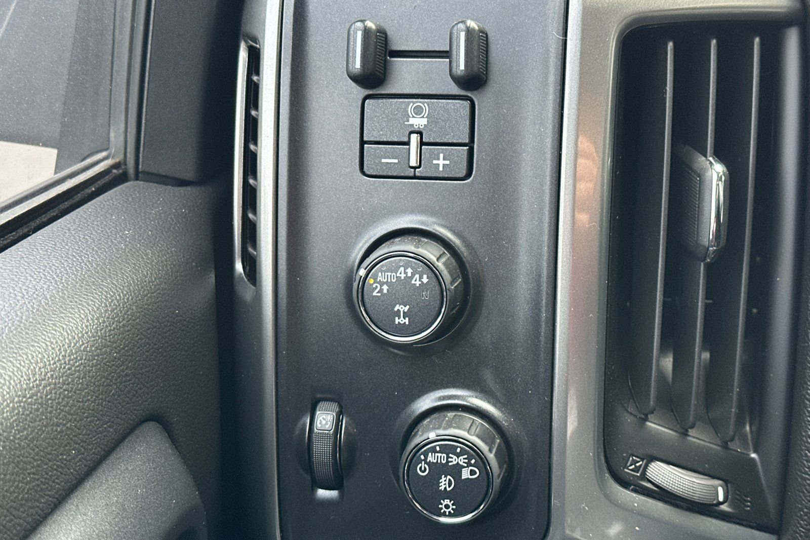 2018 Chevrolet Silverado 1500 LT - Photo 28