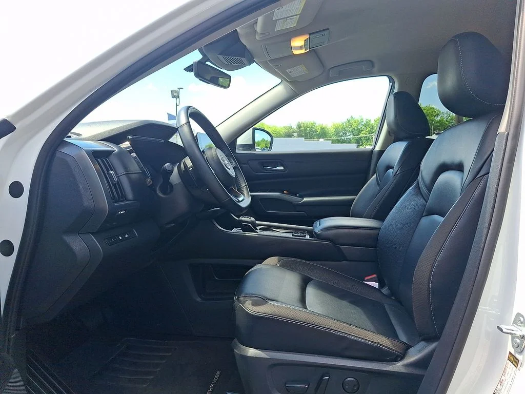 Used 2023 White Nissan SL image 14