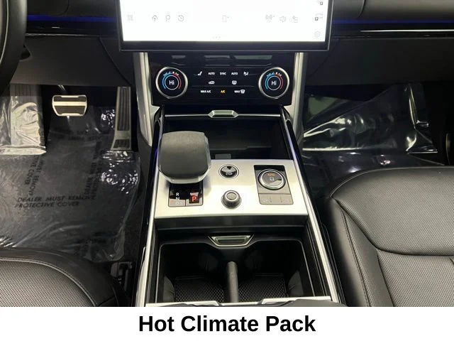 Used 2023 Fuji White Land Rover SE image 25
