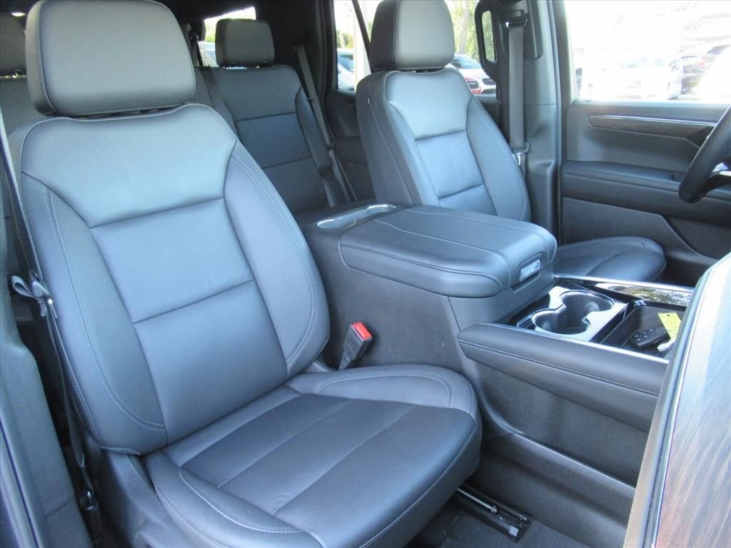 Used 2025 Gray Chevrolet Z71 image 9