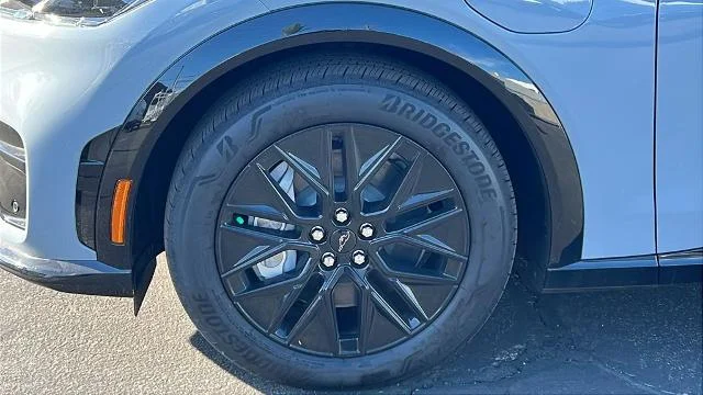 New 2026 Glacier Gray Metallic Tri-coat Ford Premium image 30