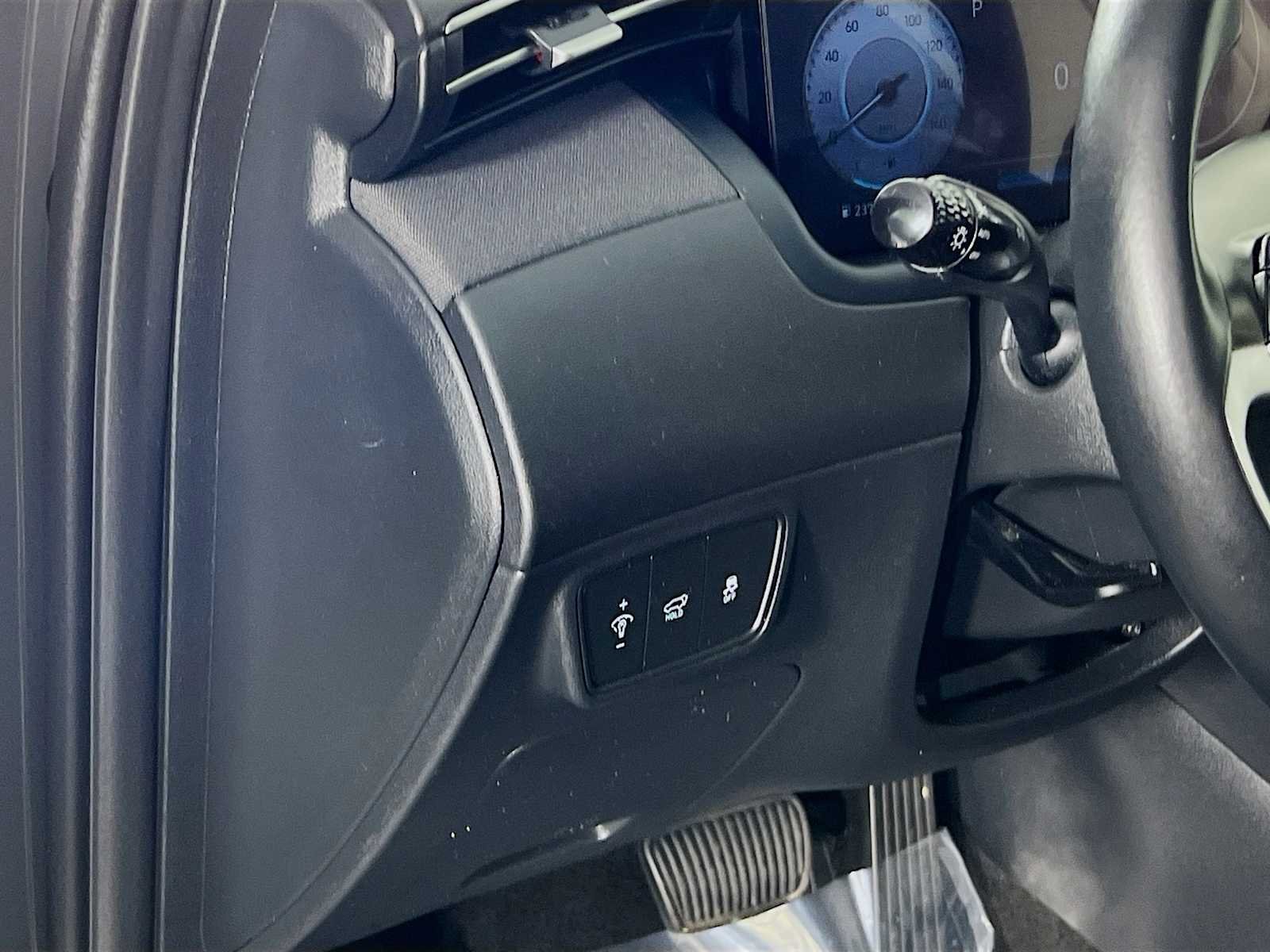 Used 2024 Hampton Gray Hyundai SEL image 10