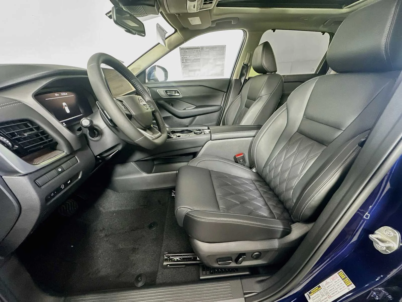 New 2026 Deep Ocean Blue Pearl Nissan Platinum image 4