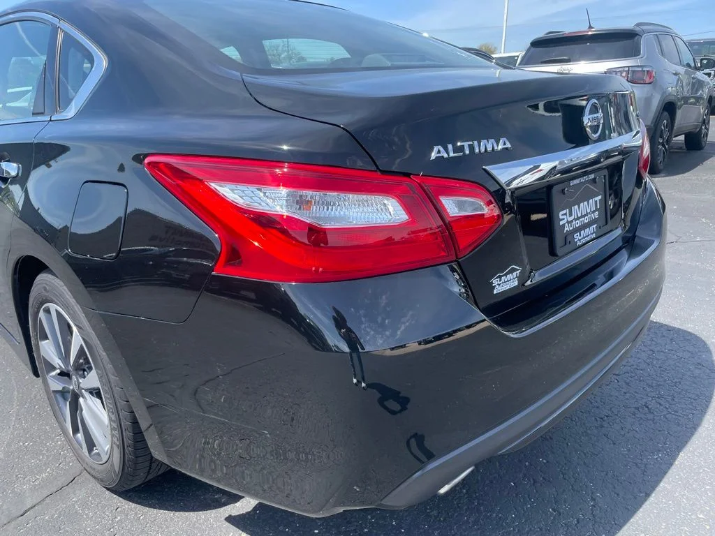 Used 2017 Super Black Clearcoat Nissan 2.5 SV image 33