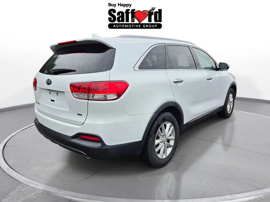 Used 2017 White Kia LX image 8
