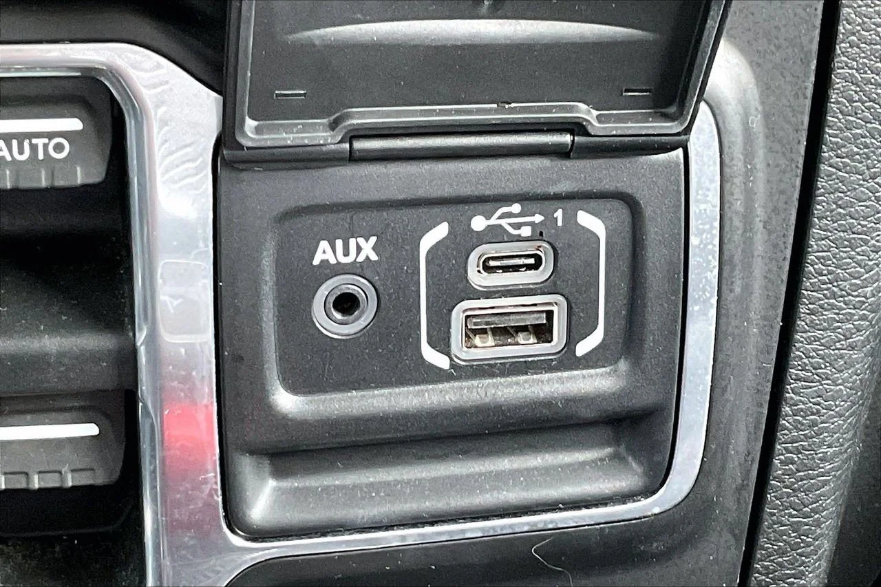 Used 2018 White Jeep Rubicon image 17