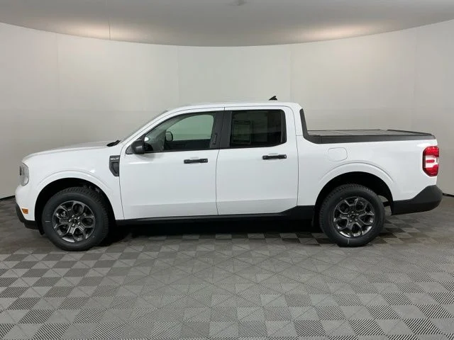 Used 2022 White Ford XLT image 8