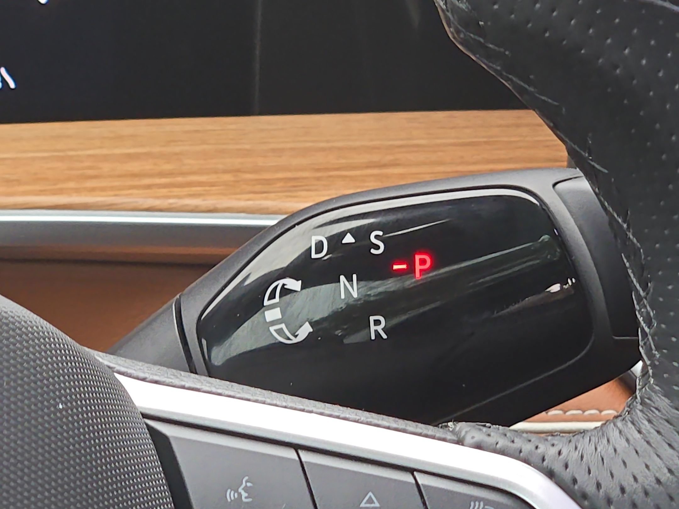 Used 2025 Monterey Blue Pearl Volkswagen SEL R-Line image 18