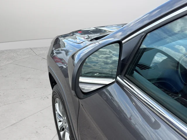 Used 2019 Gray Jeep Latitude Plus image 28