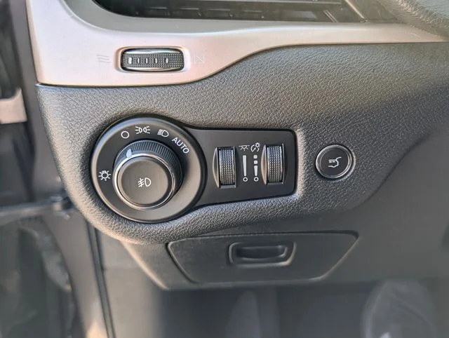 Used 2016 Gray Jeep Limited image 32