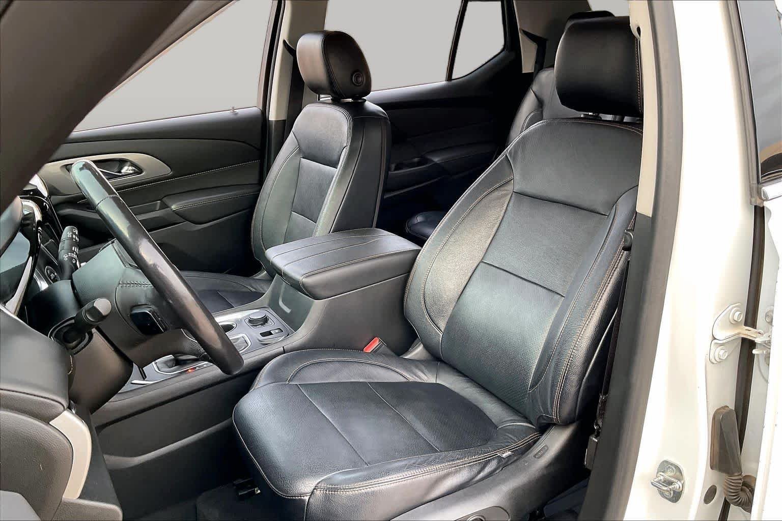 Used 2020 Summit White Chevrolet LT Cloth image 7