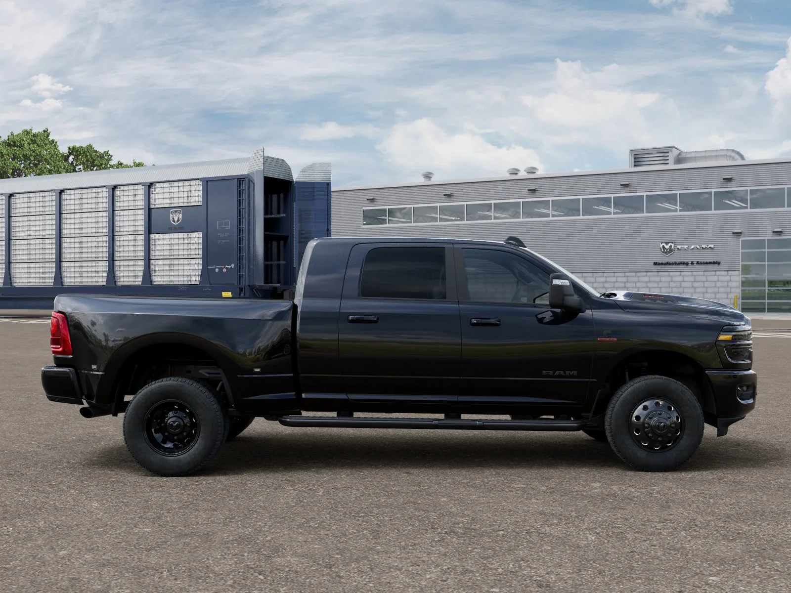 New 2026 Diamond Black Crystal Pearl-Coat Exterior Paint RAM Laramie image 21
