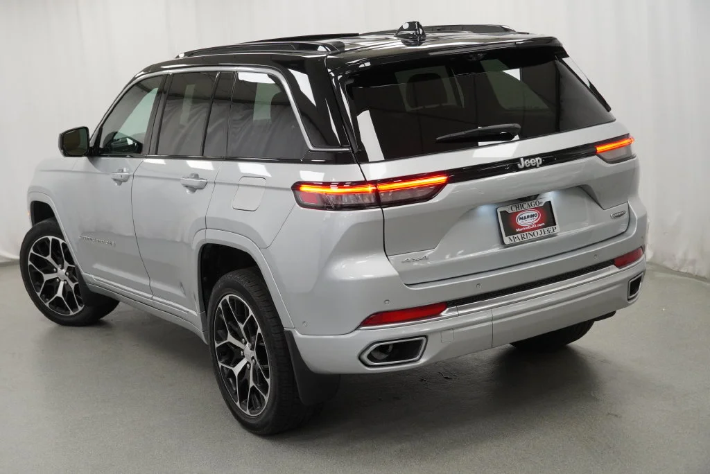 Used 2025 Silver Jeep Summit Reserve image 17