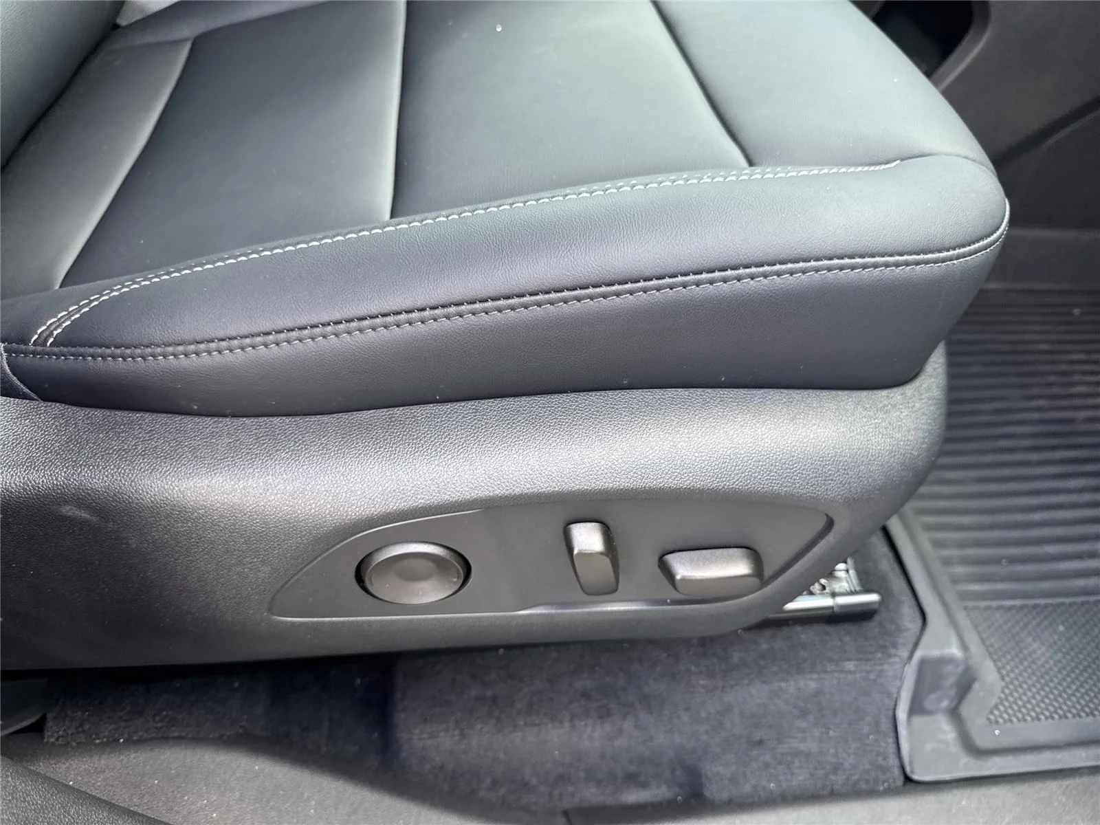 Used 2026 Sterling Metallic GMC Elevation image 38