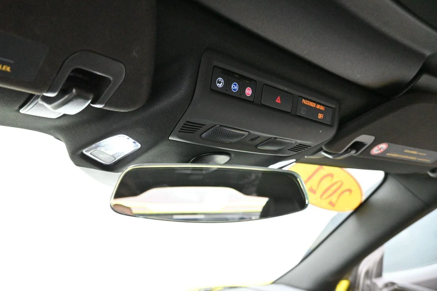 Used 2021 ACCELERATE YELLOW METALLIC Chevrolet 1LT image 28