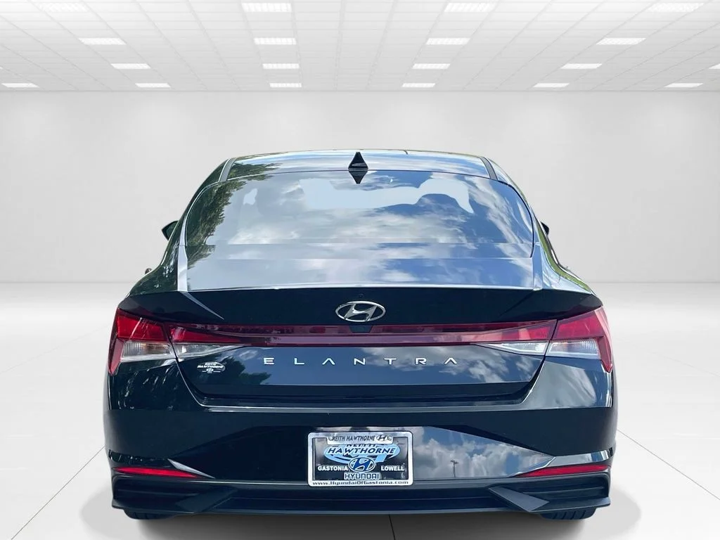 Used 2023 Black Hyundai SEL image 5