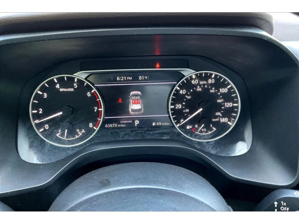 Used 2023  Nissan SV image 13