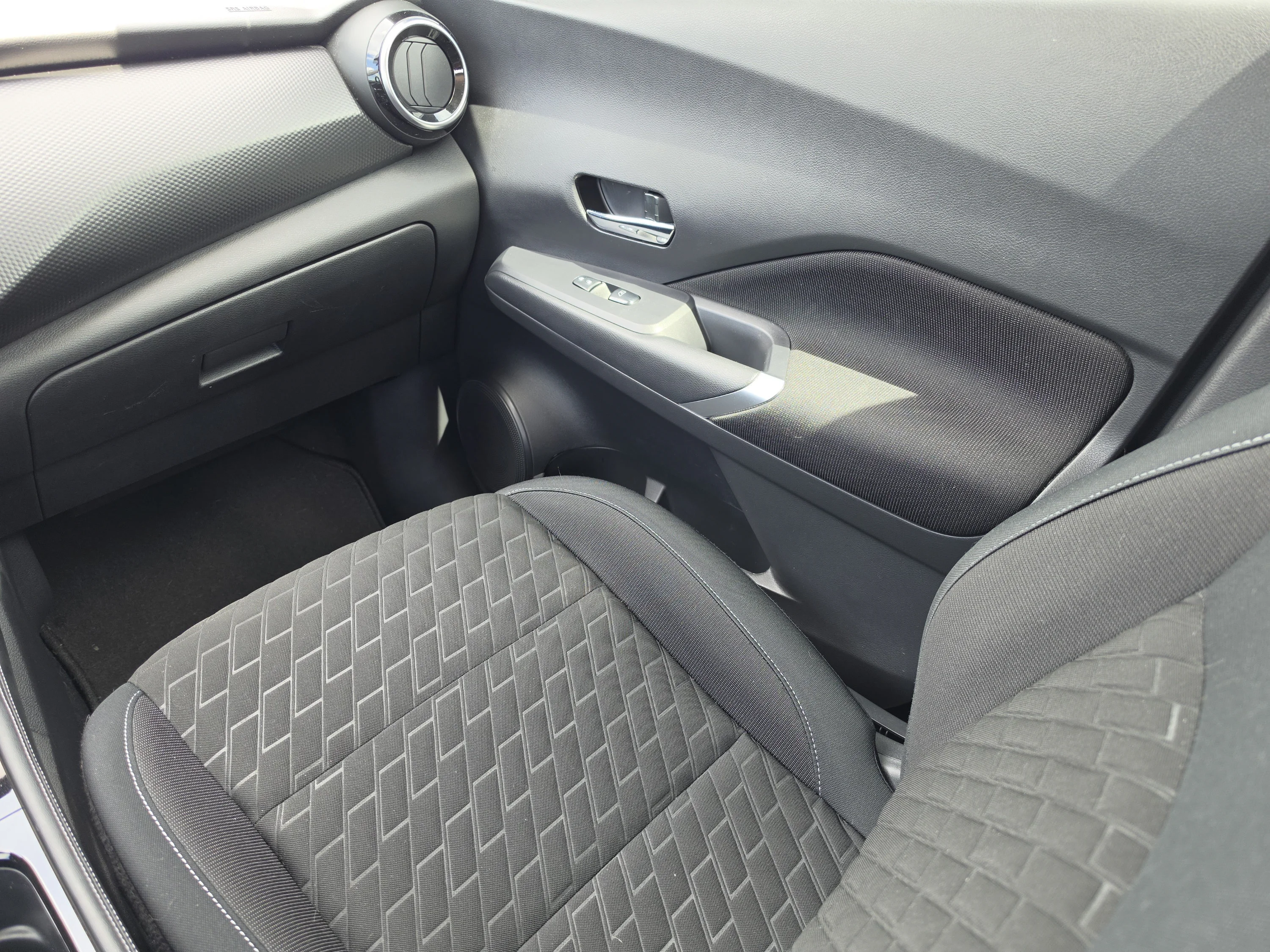 Used 2023 Aspen White Tricoat Nissan SV image 21