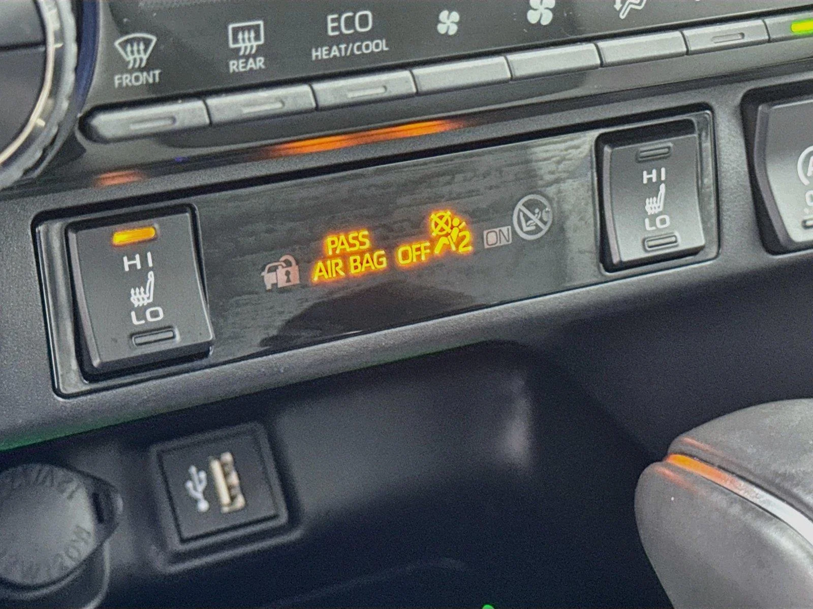 Used 2025 Wind Chill Pearl Toyota XLE Premium image 20