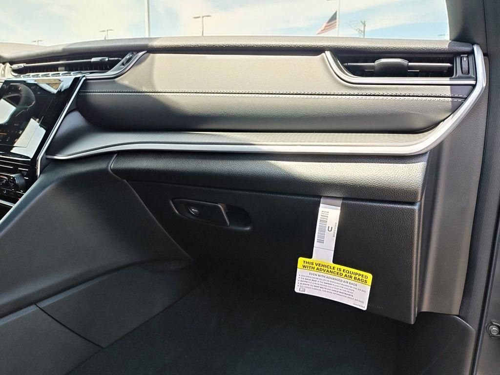 New 2026 Baltic Gray Metallic Clear-Coat Exterior Paint Jeep Laredo image 36