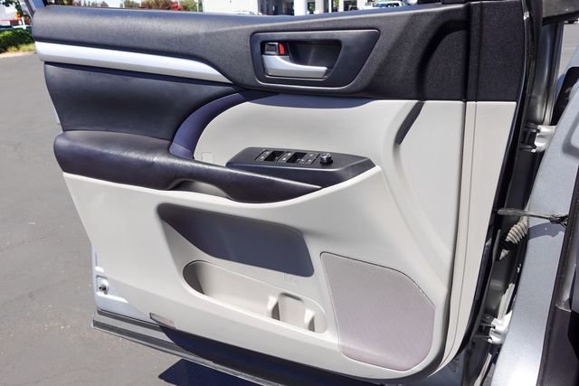 Certified Used 2019 Silver Toyota XLE image 19