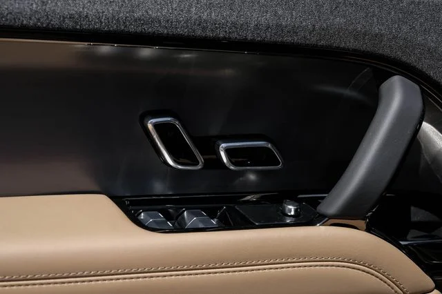 New 2026  Land Rover SE image 55