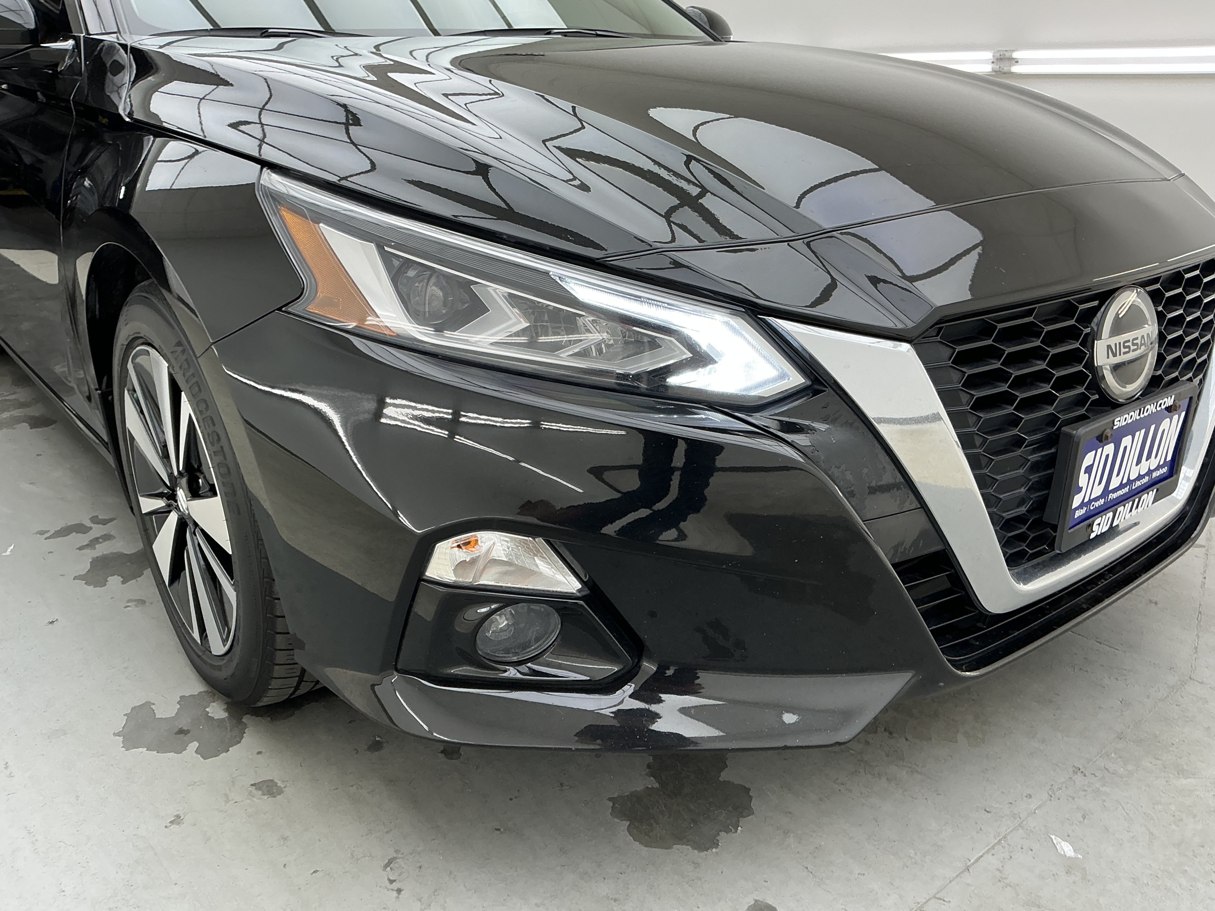 Used 2019 Super Black Nissan 2.5 SL image 27