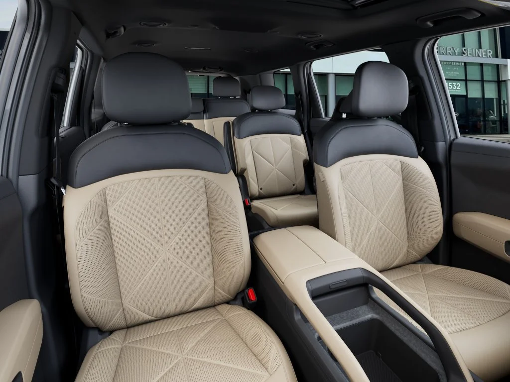 New 2027 Glacial White Pearl Kia EX image 15