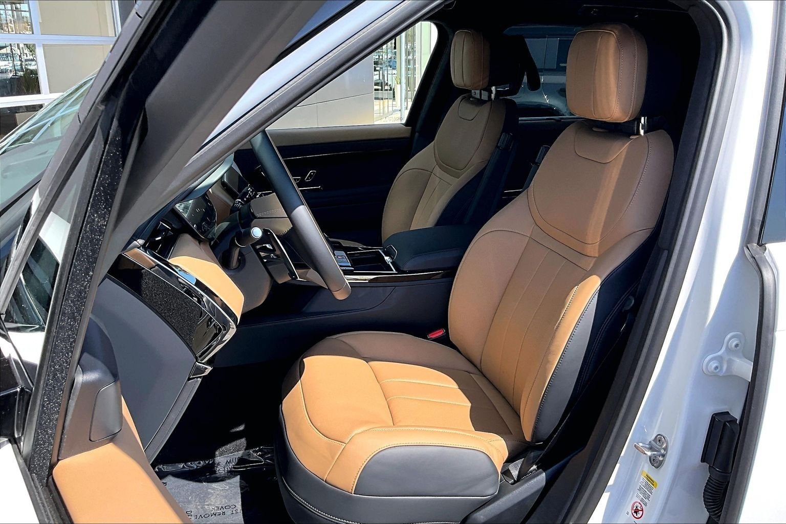 New 2026 Ostuni Pearl White Land Rover Autobiography image 9