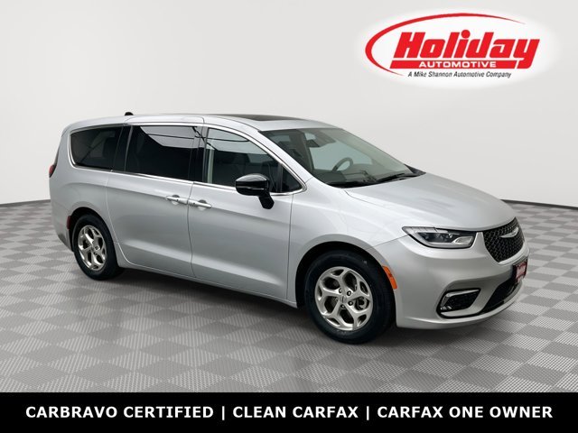 2024 Chrysler Pacifica Limited's photo