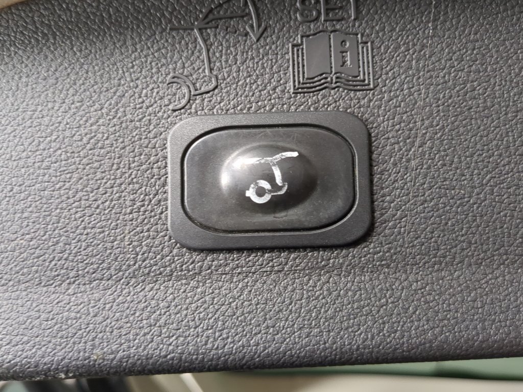 Used 2018 White Gold Metallic Ford SEL image 19