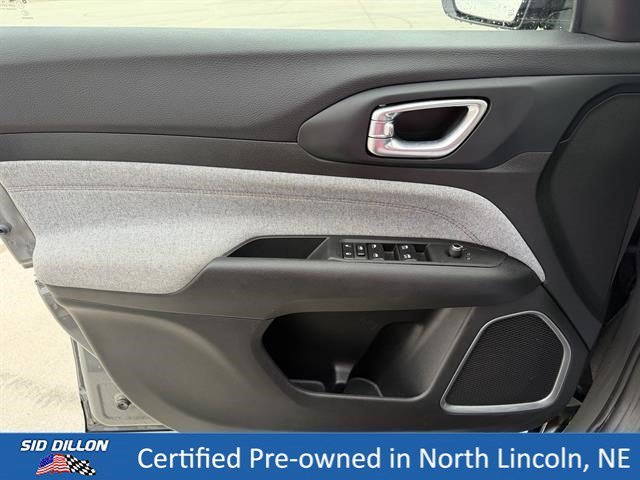 Used 2023 Sting-Gray Clearcoat Jeep Latitude Lux image 19
