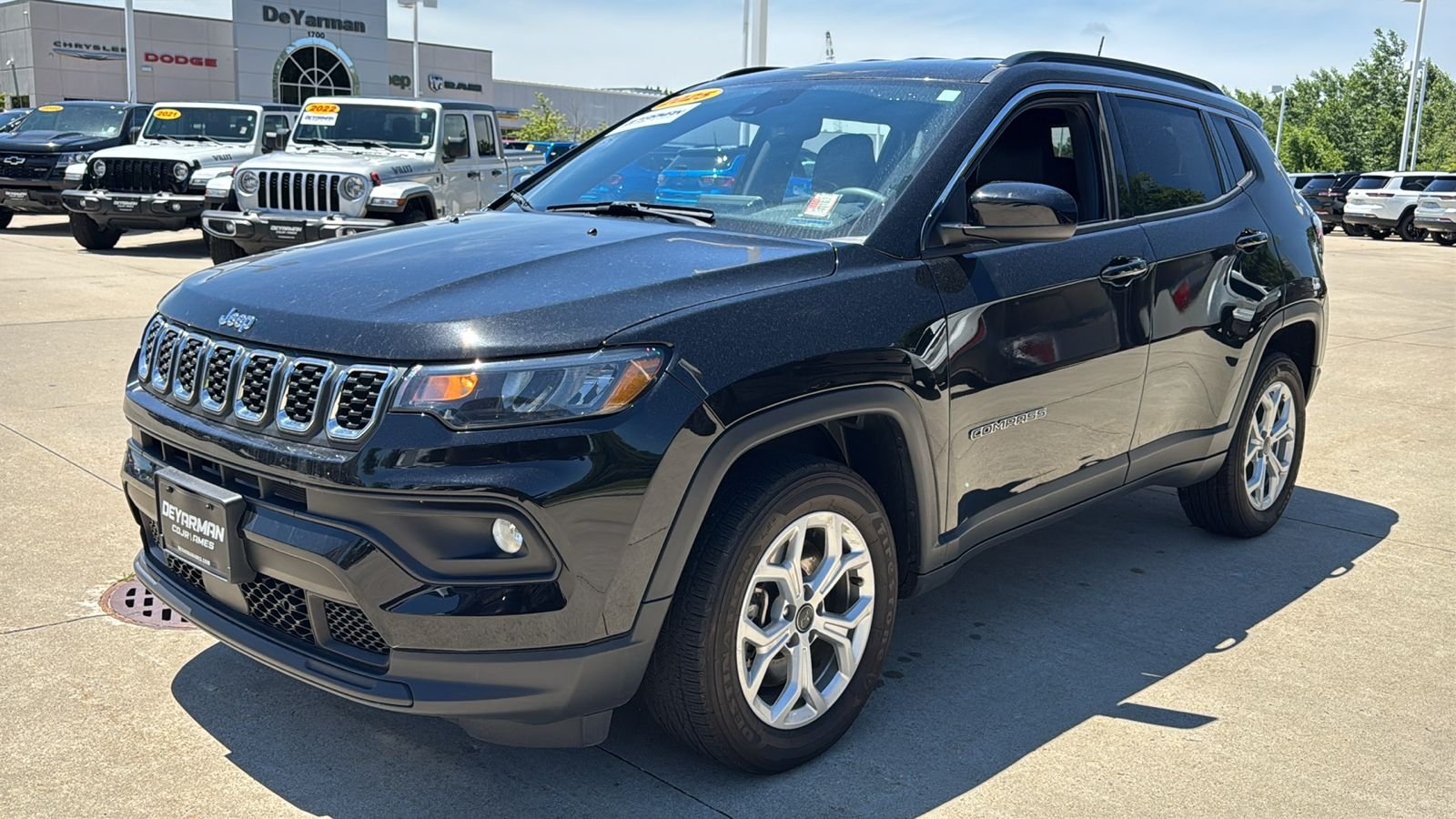 Used 2025 Black Jeep Latitude image 5