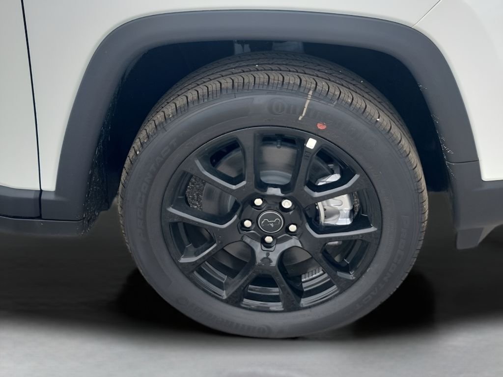 New 2026 Bright White Clear-Coat Exterior Paint Jeep Latitude image 20