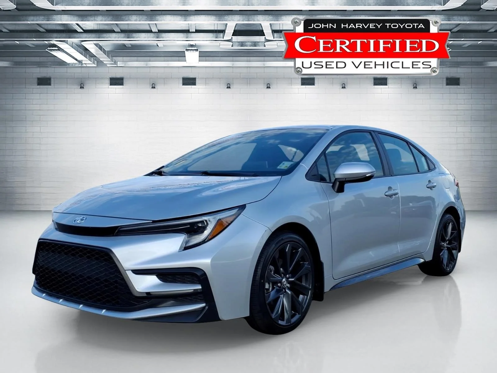 Certified Used 2025 Classic Silver Metallic Toyota SE image 1