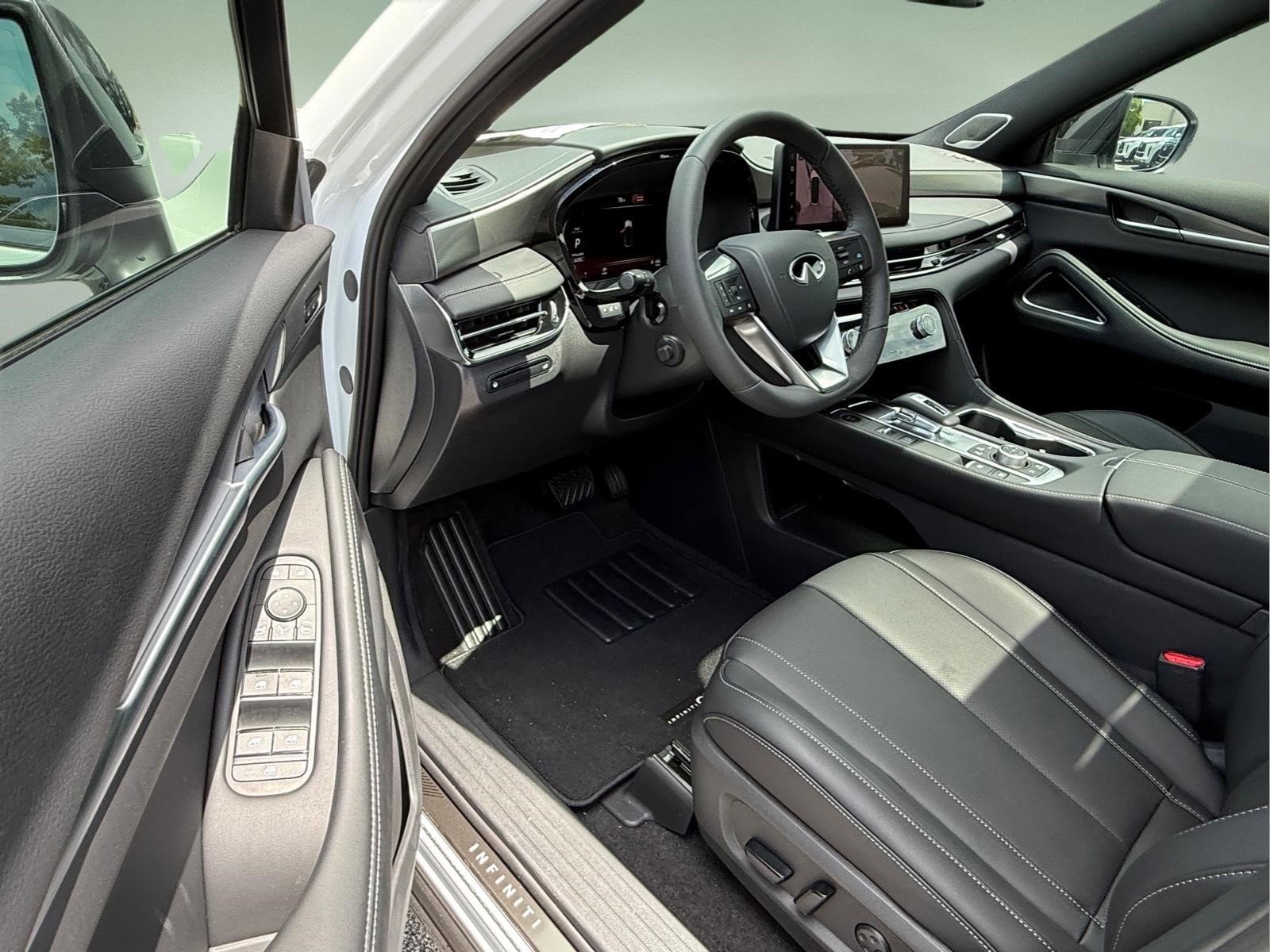 New 2027 RADIANT WHITE INFINITI Sport AWD image 9