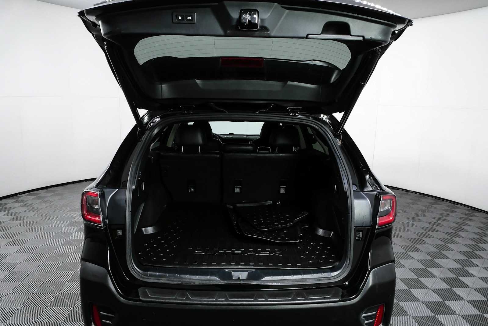 Used 2021 Crystal Black Silica Subaru Premium image 30