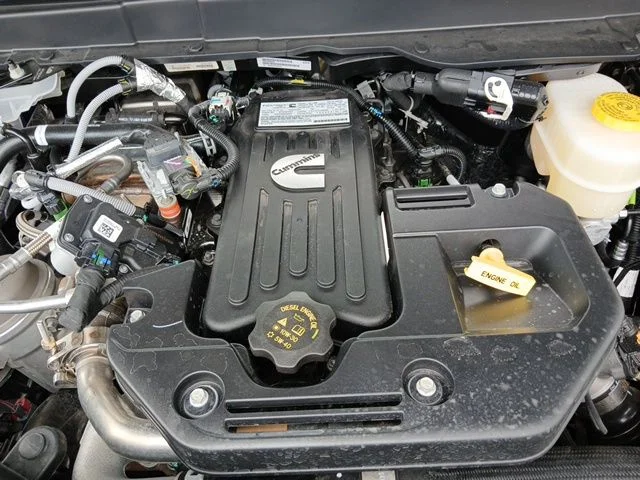 New 2026 Diamond Black Crystal Pearl-Coat Exterior Paint RAM Tradesman image 49