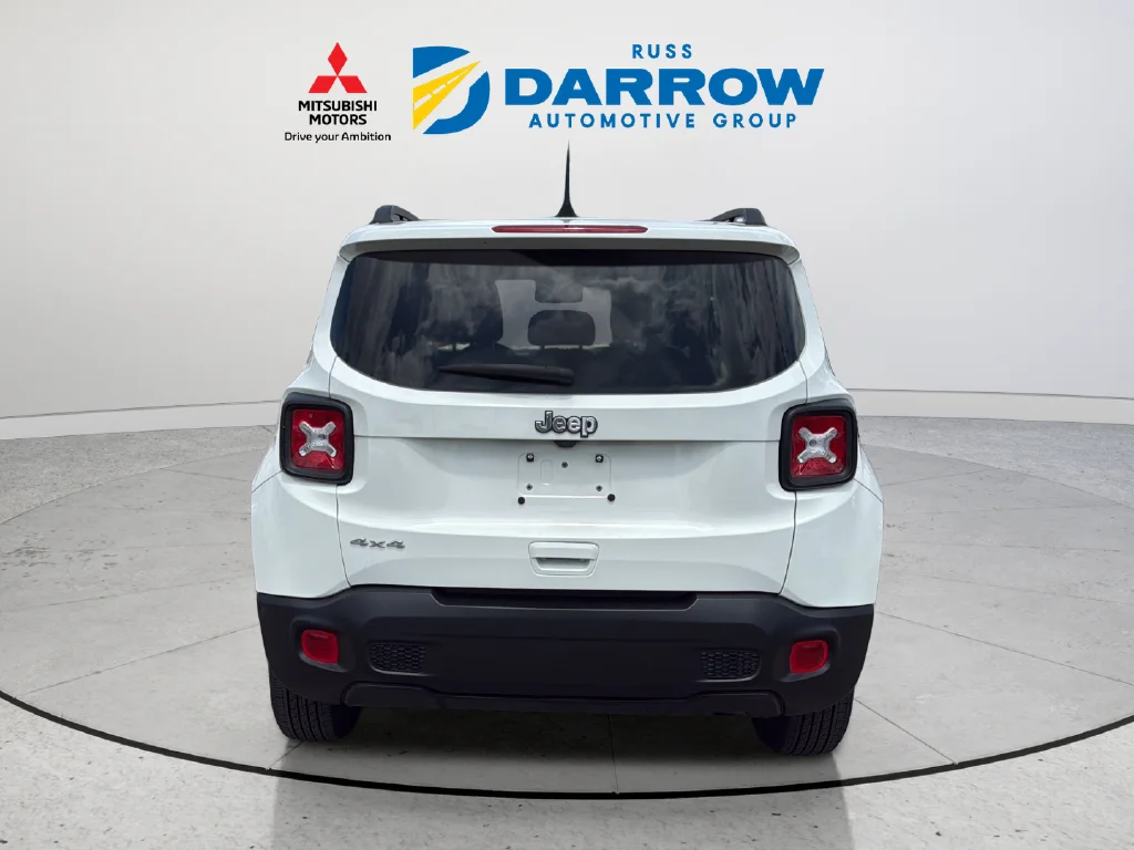 Used 2023 White Jeep Latitude image 4