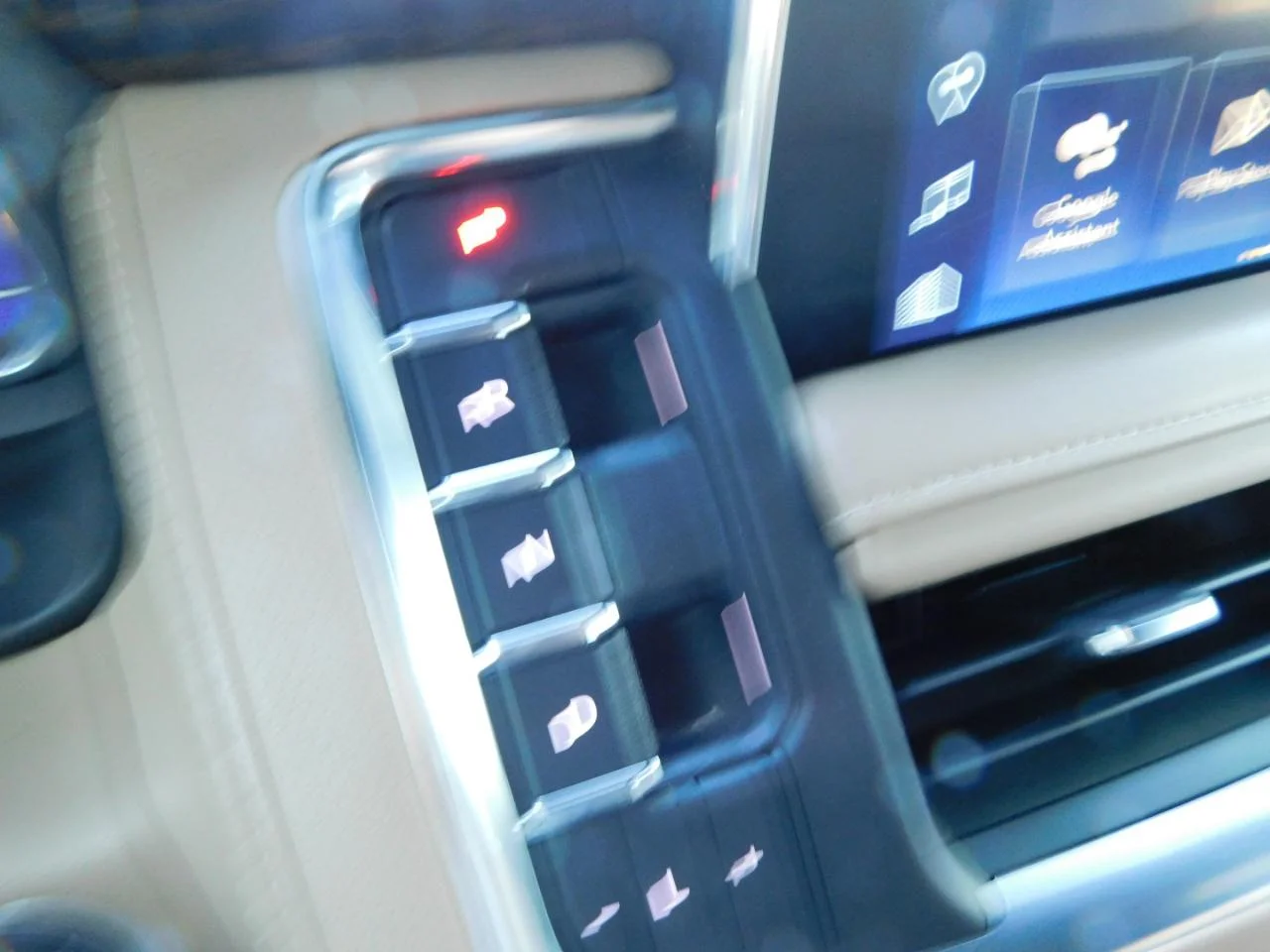 Used 2023 Iridescent Pearl Tricoat Chevrolet 2WD 4DR PREMIER image 40