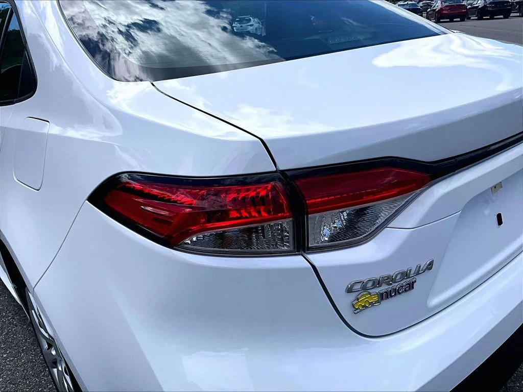 Used 2025 White Toyota LE image 34