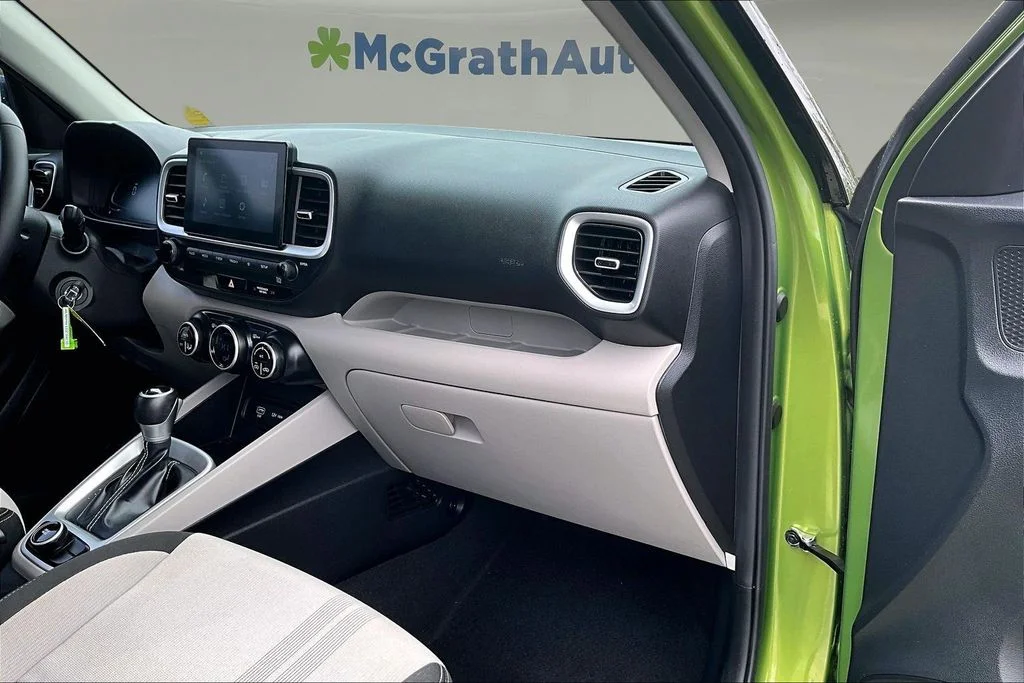 Used 2023 Green Hyundai SEL image 28