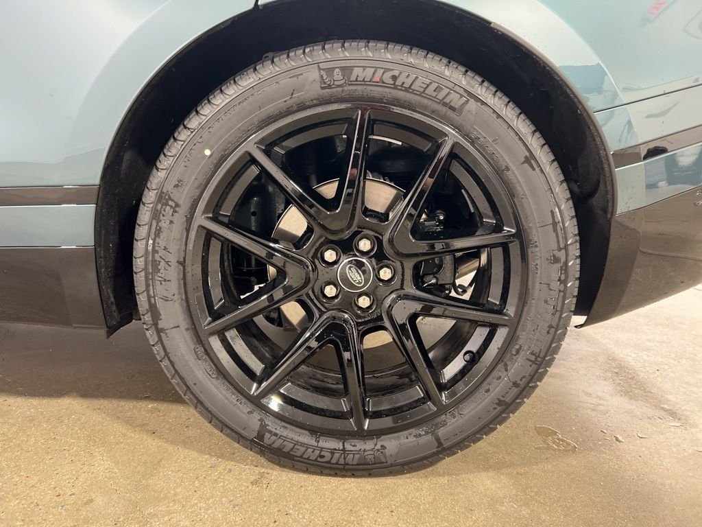 Certified Used 2026 Giola Green Metallic Land Rover Dynamic SE image 30