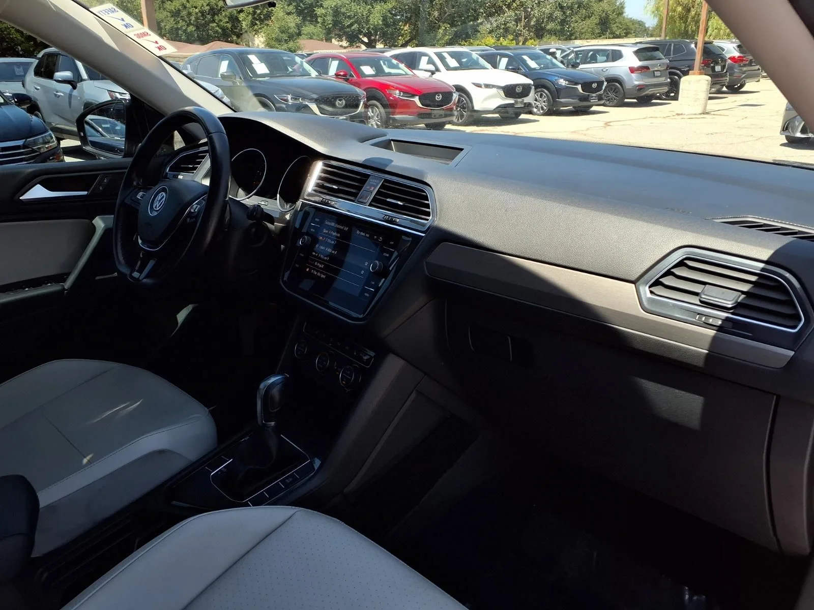 Used 2019 Black Volkswagen 2.0T SE image 23