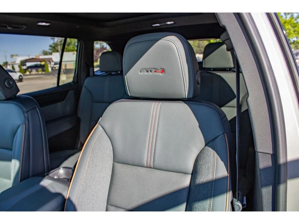 New 2026 RIVERSTONE METALLIC GMC AWD AT4 image 33